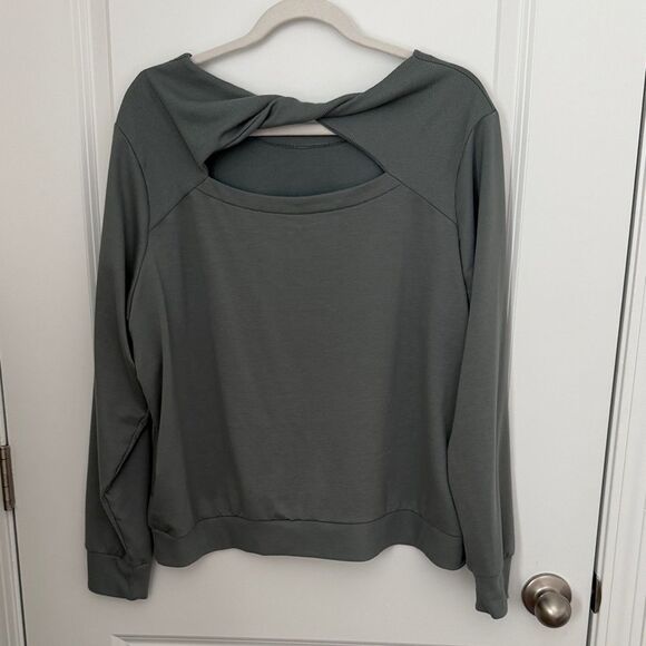 Avia Women's Green Sweatshirt - Picture 2 of 3